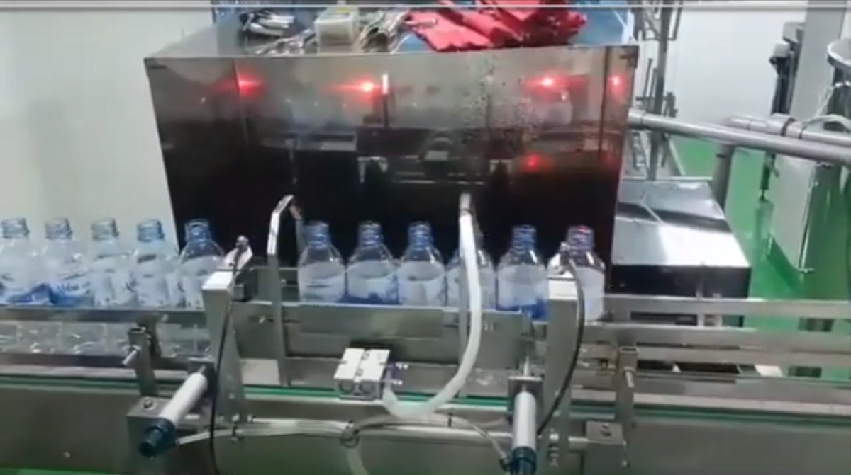 Máy chiết nước đóng chai 
