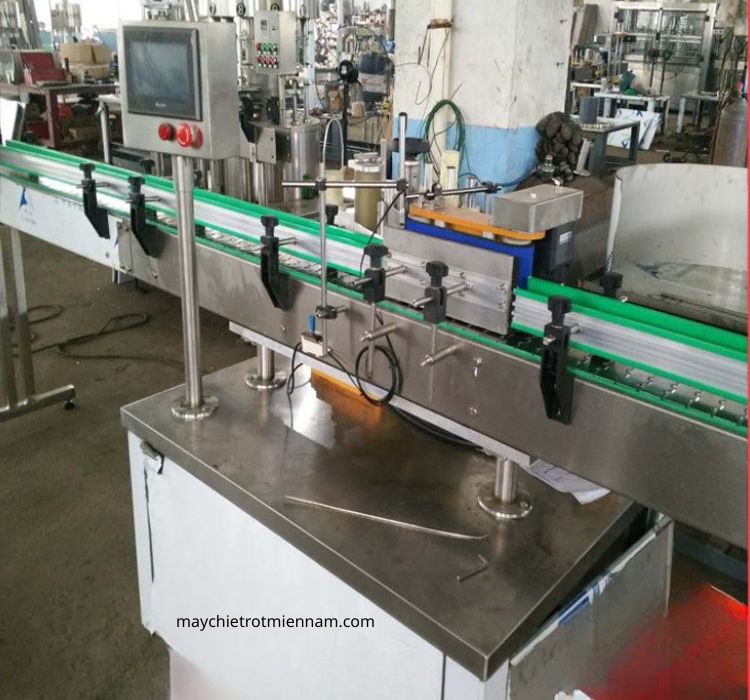 Hệ thống chiết rót đóng nắp chai tự động