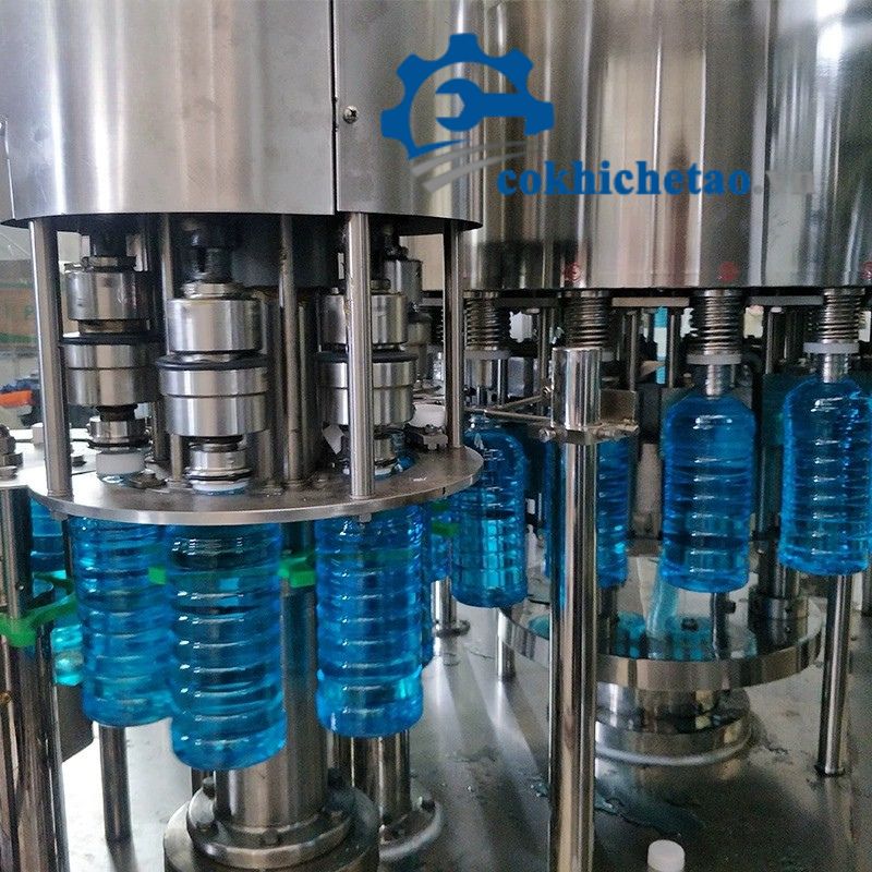 Hệ thống chiết rót và đóng nắp chai tự động